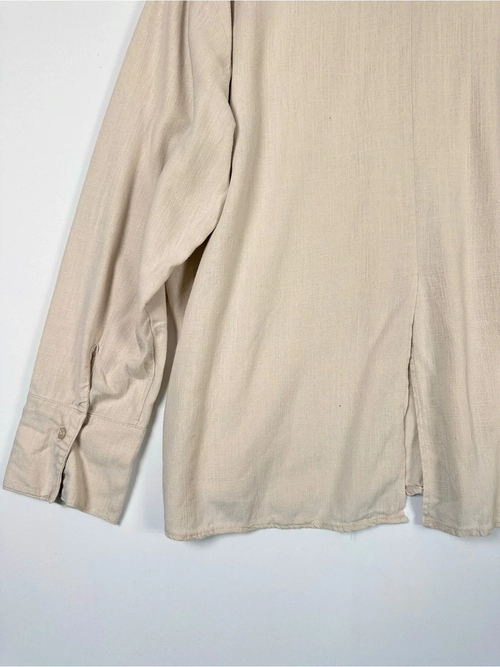 Title H&M Divided Linen Blend Button Up Shirt Beige Oversized Pocket Blouse Size - Picture 6 of 6